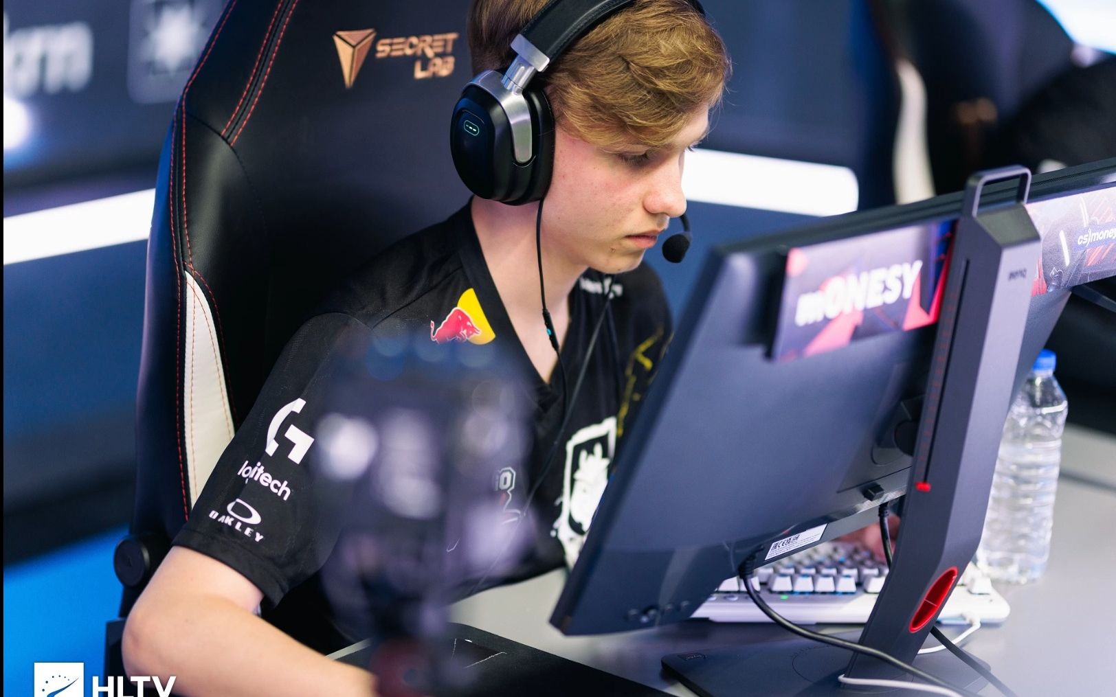 这样既容纳 这样既容纳