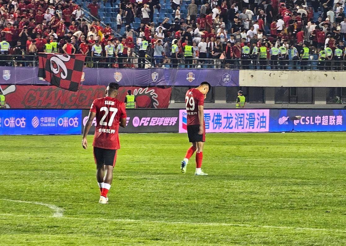 以微弱优势 以微弱优势